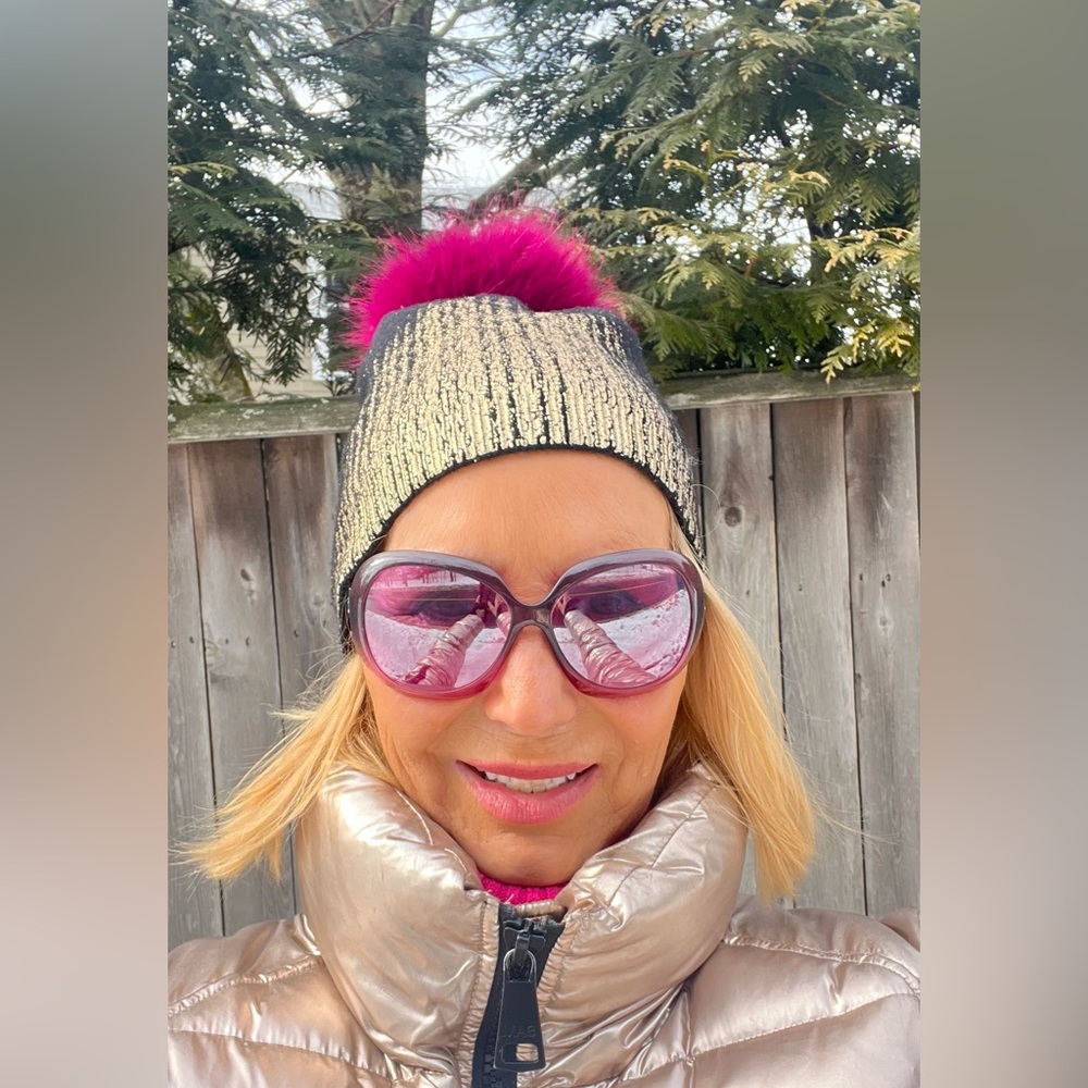 Jocelyn Gold Beanie With Pink Fur Pom Pom